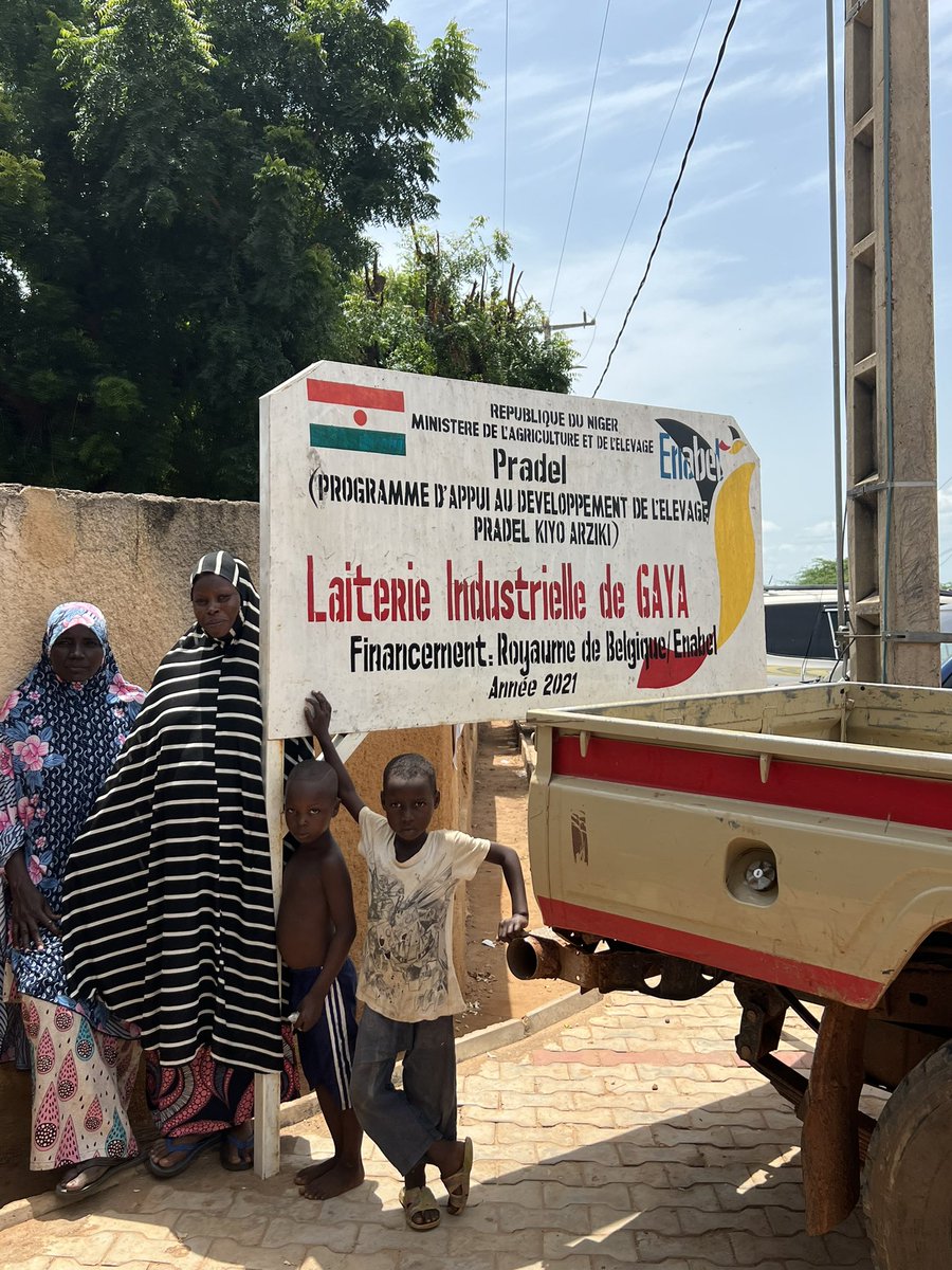 Le Niger dépend fortement des importations de lait en poudre. Avec <a href="/EnabelauNiger/">Enabel au Niger</a> la Belgique soutient la production de lait local à Gaya. Ce lait est plus sain et on crée aussi des emplois! <a href="/OxfamauNiger/">Oxfam au Niger</a> développe le label #faireniger qui indique qu’il s’agit de #laitéquitable.
