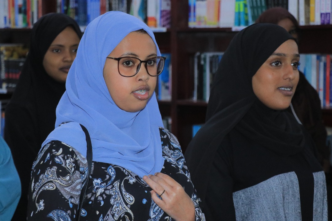 Last night at <a href="/SilanyoNLibrary/">Silanyo National Library</a>, a discussion on youth activism and their role in development. <a href="/HargeysaCC/">Hargeysa Cultural Centre</a> staff member <a href="/hafsaomersh/">Hafsa omer</a> was part of the discussion where she talked about role of women and girls in youth activities in Somaliland.