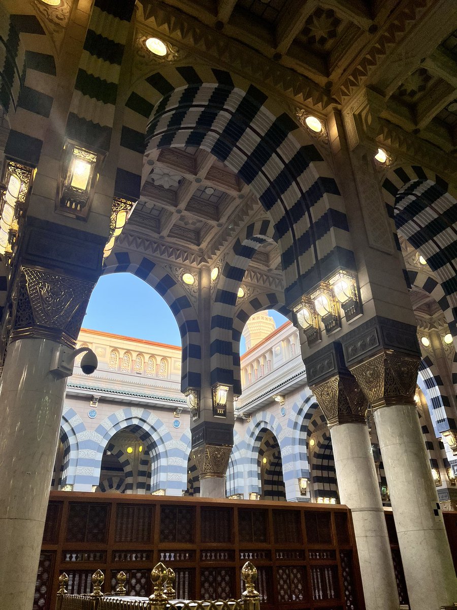 '

"إذا رأيتَ من نفسك أنَّ اللهَ أقامكَ في طلب العلم .. كان ذلك دليلاً على أنَّ الله أراد بك خيراً" .

  «فما بالك لو كانت إقامته لك في طلب العلم الشرعي وأيضاً تعلُّم القرآن !! »