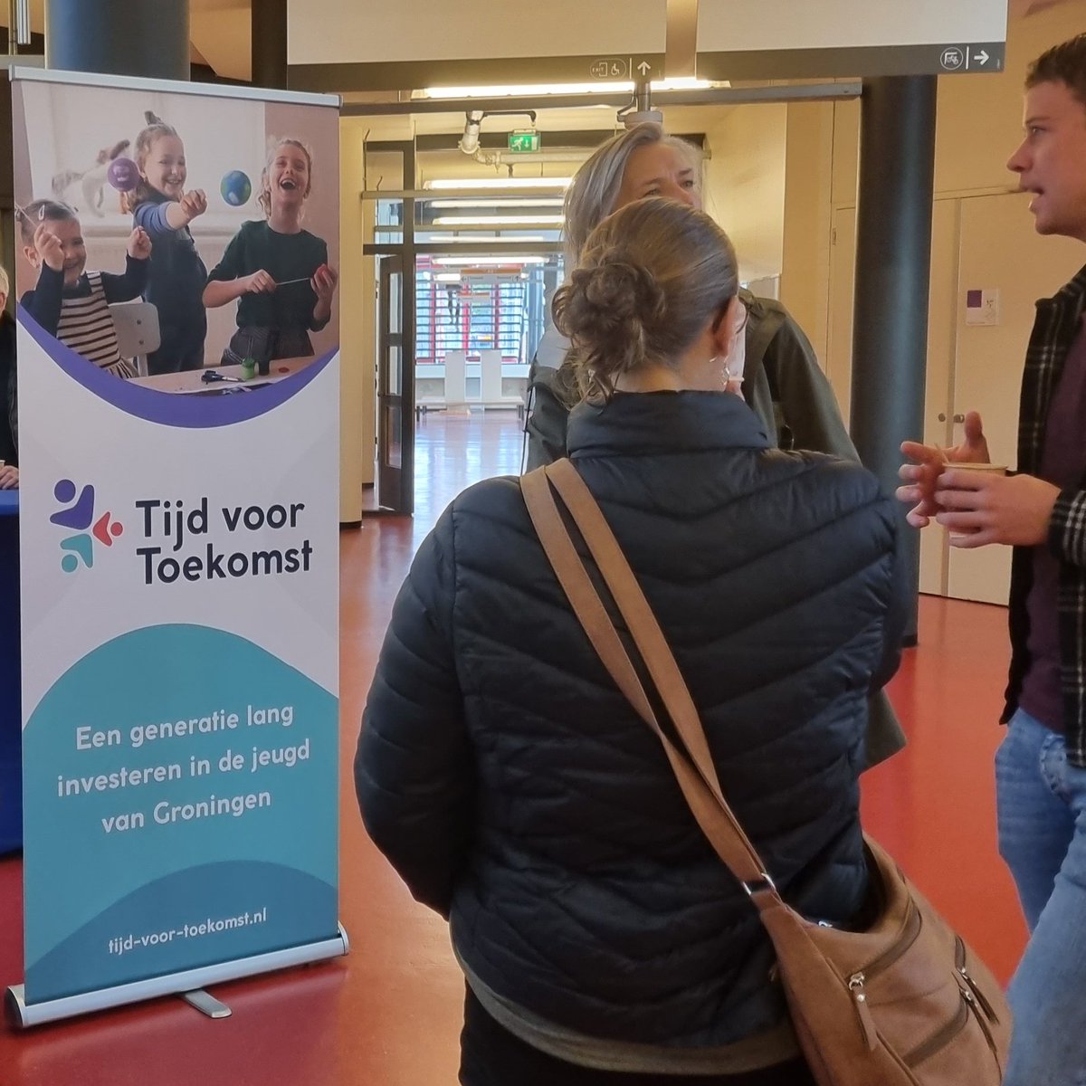 Vandaag is het #TvT symposium. Bijna 90 deelnemers laten zich informeren over de ontwikkelingen. Ook wordt de website tijd-voor-toekomst.nl gepresenteerd. Hier delen we goede voorbeelden van de introductie van een verrijkte schooldag.#talentontwikkeling
hannn.eu/nieuws/tijd-vo…