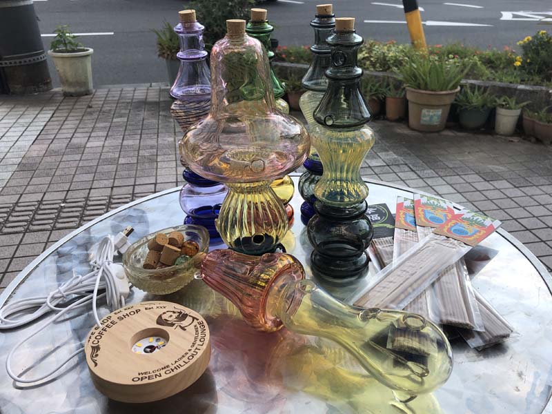 manana_kkkane's tweet photo. #お香 の香りだけで無く、視覚も楽しめる耐熱性の #アートガラス の #インセンスバーナー、#SendUp #ArtGlass #IncenseBurner が久しぶりに再入荷!
お香を炊く際、香りと共に、煙も素敵にイイ空間を演出。普段もインテリア効果抜群のアートガラス また個別にご案内しますが、入荷直後で選べます! https://t.co/OX6RbcpVOo