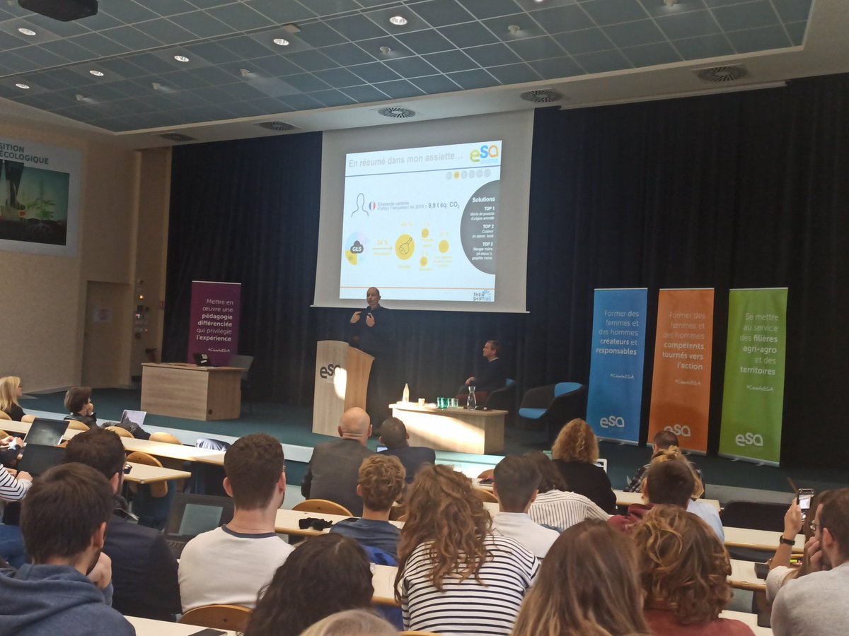 Leçon inaugurale @Groupe_ESA : intervention <a href="/theShiftPR0JECT/">The Shift Project</a> <a href="/NicolasPiganeau/">Nicolas Piganeau</a> Arnaud Poupart Lafarge. Pour tenir #accord #Paris passer de 10t de CO2 à 2t par habitant. Comment ? Proposition d'un plan de transformation de l'économie française #sobriete #solutions #cestpossible