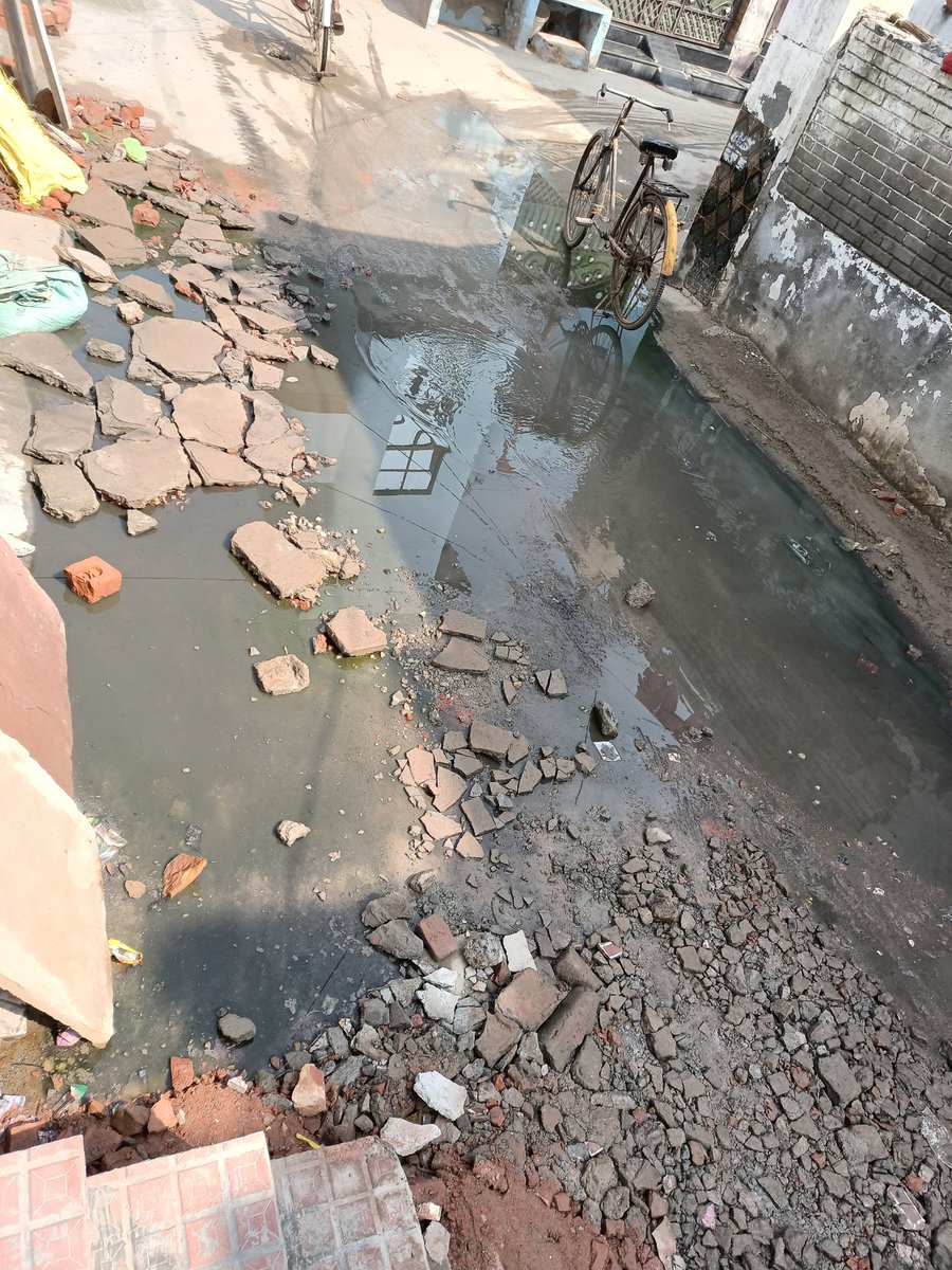 Harsh898899111's tweet photo. Sewer Blocked in parvatiya colony  i complaint on mcf311 app the authorised person appointed the no given by mcf i call on his no he says abhi staff nahi hai abhi time nahi hai i have a recoding call what he said.@cmohry @anilvijminister @MCF_Faridabad @PMOIndia @aajtak @ABPNews https://t.co/ioVwYy3XCo