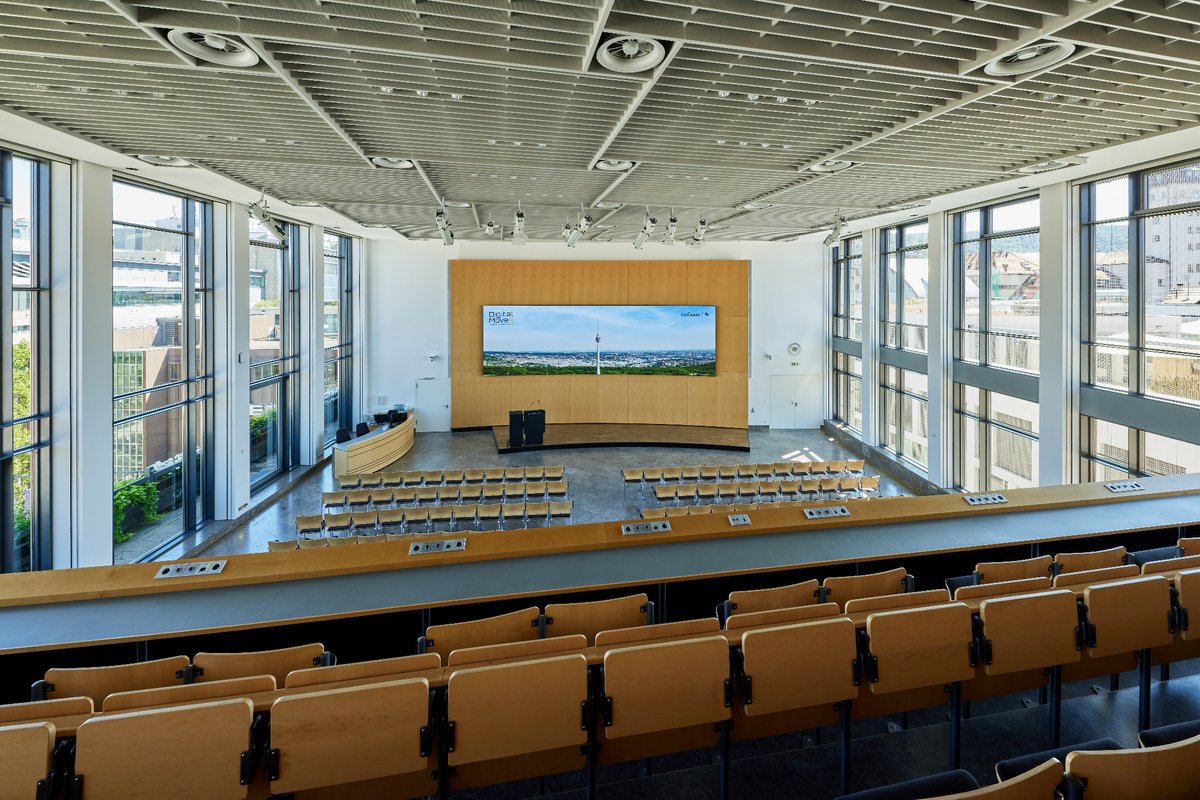 FohhnAudioAG's tweet image. The city hall in Stuttgart was equipped with a number of Fohhn audio systems. The excellent speech intelligibility plays an importtant role, but also the adaptation of the systems to the LED screens.

#rathausstuttgart #stuttgart #avsystemintegration #theländ #unilumin