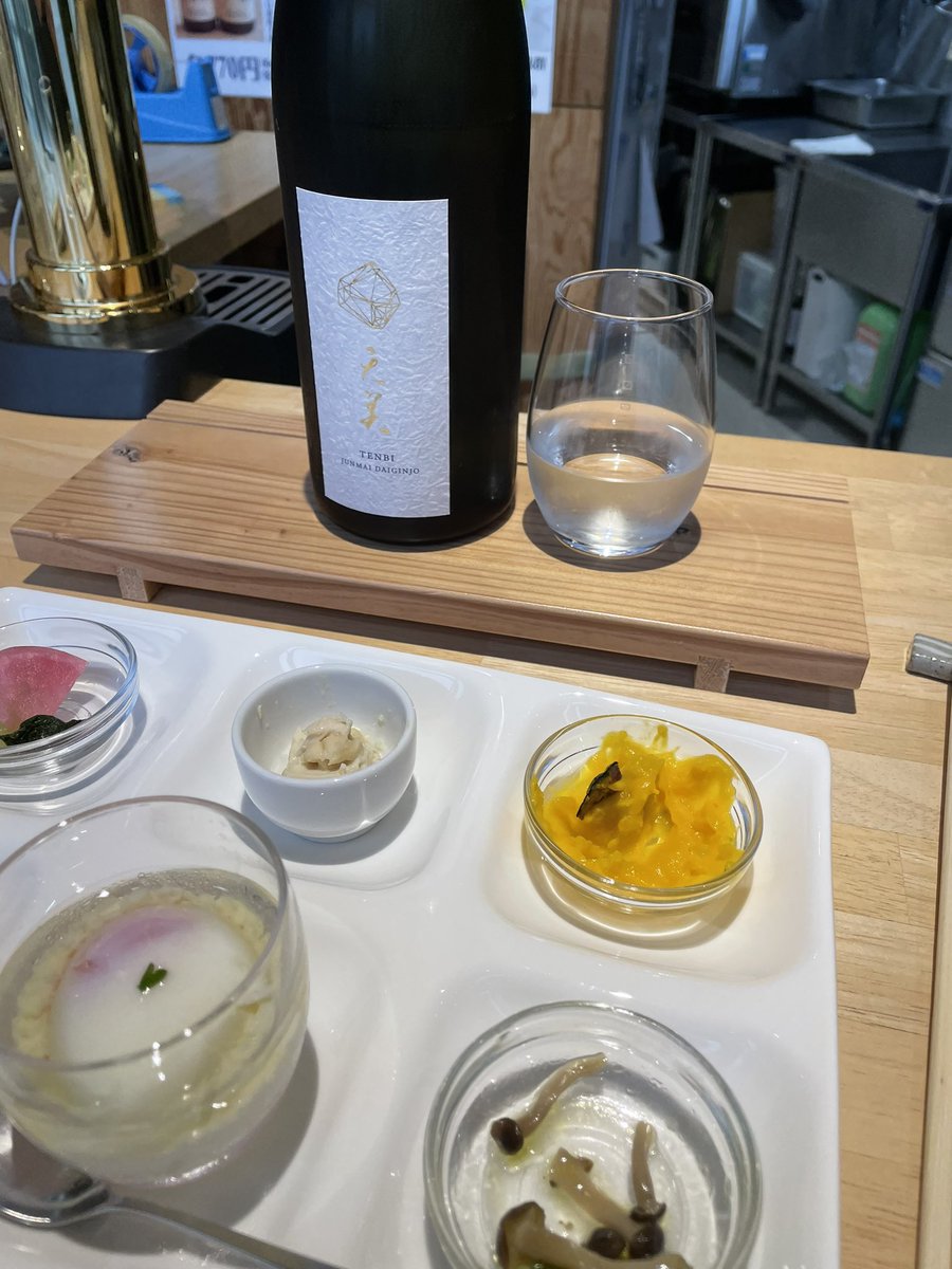 ktm_ega's tweet photo. 八王子のおいしい酒倶楽部でテンシュの隠し酒をいただいてます。天美のこれ、きれいで美味しい。 https://t.co/VwMJk3NHfY