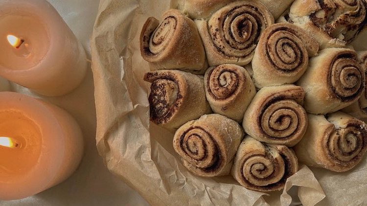 malusokay's tweet photo. Fresh cinnamon rolls 🤍 https://t.co/qK75ty2Kae