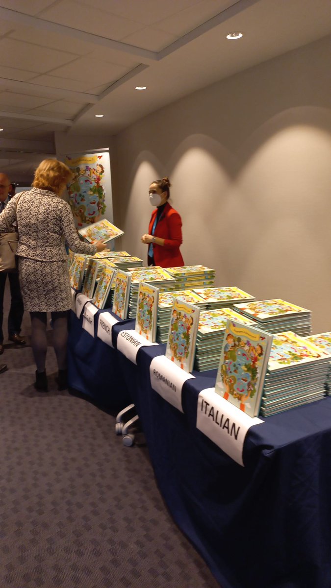 biovoices's tweet photo. #EUBioeconomy
π’High-level conference βThe #Bioeconomy β Enabling the European Green Deal in Challenging Timesβ! πͺπΊ
π#Transition2BIO and the @EuBioNet1 are there with the book for kids corner and the #EuBioNet corner with the results of yesterday's "Projects2Projects" workshop! https://t.co/GjxlaI7e1E