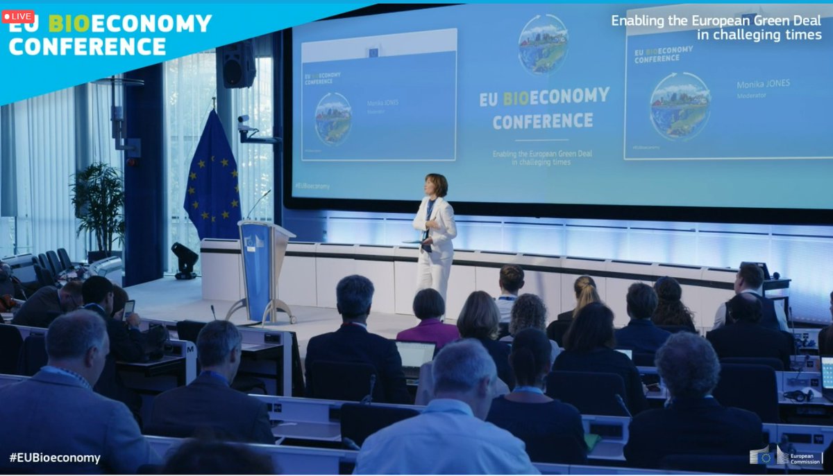 biovoices's tweet photo. #EUBioeconomy
π’High-level conference βThe #Bioeconomy β Enabling the European Green Deal in Challenging Timesβ! πͺπΊ
π#Transition2BIO and the @EuBioNet1 are there with the book for kids corner and the #EuBioNet corner with the results of yesterday's "Projects2Projects" workshop! https://t.co/GjxlaI7e1E