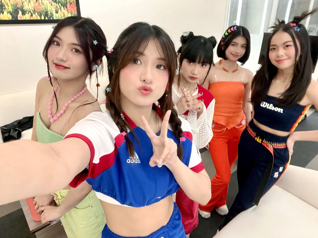 MoonNiAngela's tweet photo. KAIA ang pahinga sa nakakapagod na mundo, luv u so much @KAIA_Members 🥺🫶🏻

Requesting DALAWA by KAIA (🎧 https://t.co/qwRF8hzCHd…) on @StarFMBaguio #StarFMRequest

@KAIAOfficialPH #KAIA https://t.co/yeKsWl3jZi