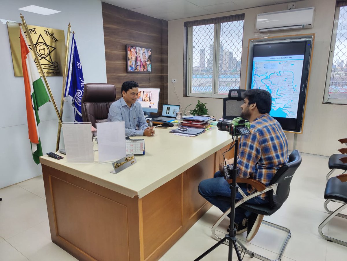 TheSandeepMalik's tweet photo. I'm conversation with the Commissioner of #Police #Mumbai (Railways) what an amazing personality and one beautiful soul.. Thank You @quaiser_khalid sir for giving your valuable time for #thesandeepmalikshow #mumbaipolice #ips #quaiserkhalid #mumbairailways #maharashtrapolice https://t.co/bi1rzrgUql