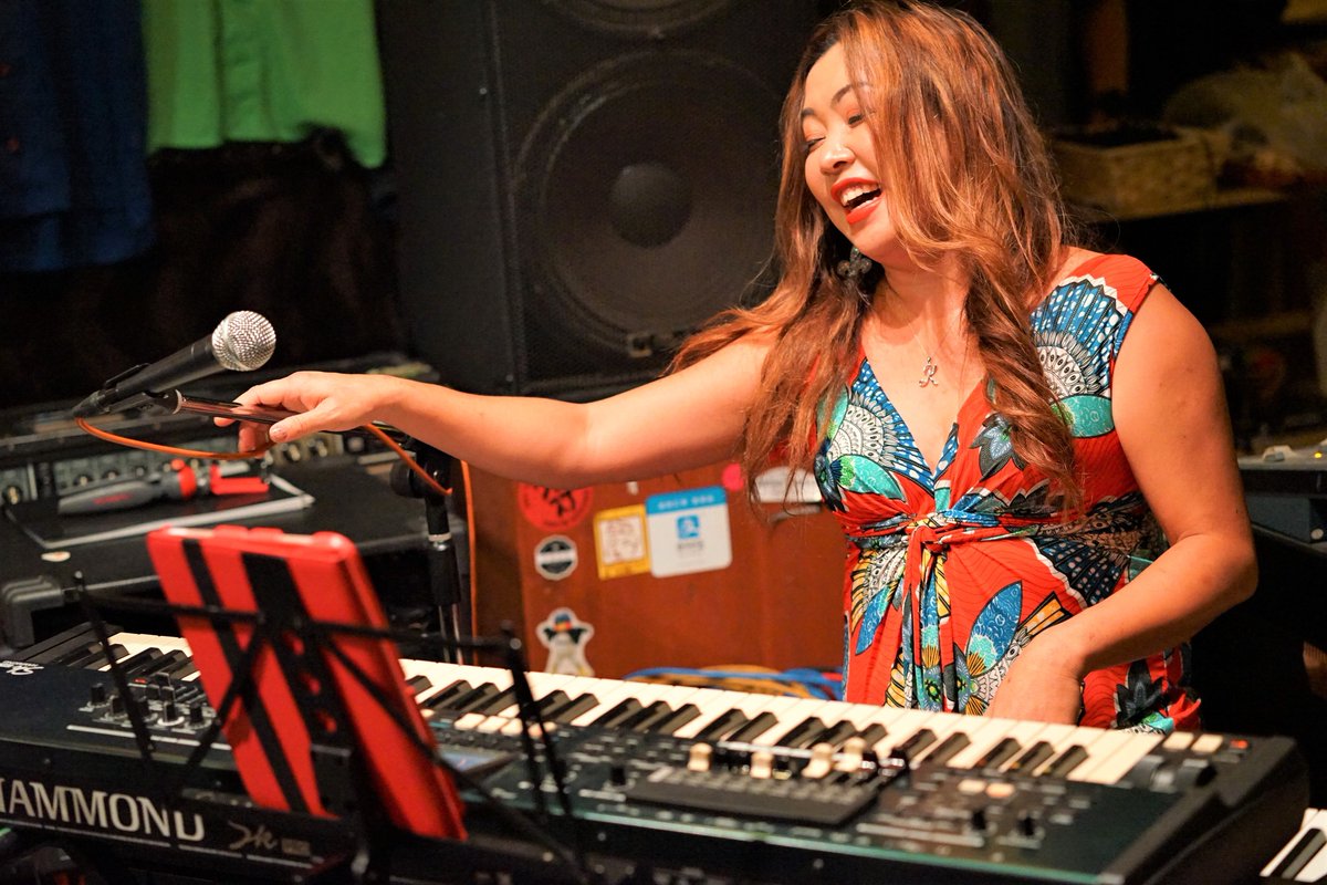nacomitanaka's tweet photo. 昨日のKeiko Komakiちゃんとのライブ、大盛り上がりしました。ダブル鍵盤、しかも二人ともLeslieSpeakerグルグル―!お客様からも「行って良かった!」と沢山感想いただきました。ありがとう!KeikoちゃんはすぐにNOLAに帰ってしまうけど、また活躍を楽しみにしています!#nacometers #keikokomaki https://t.co/LqYFCjw8On
