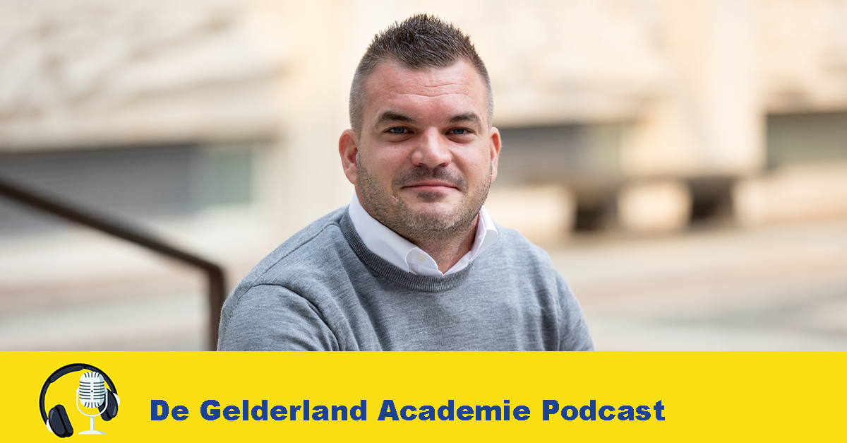 De eerste van de nieuwe podcastreeks 'Regionale samenwerking' is live! <a href="/Robert7Bosch/">Robert Bosch</a> vertelt over zijn initiatiefvoorstel over processen binnen samenwerkingen in @CleantechRegio. Luister hem hier open.spotify.com/show/7b8RGjsV0…
Met <a href="/RaymondJanssen/">Raymond Janssen</a>, <a href="/Klaartje_Peters/">Klaartje Peters</a> en @NandaDoremalen