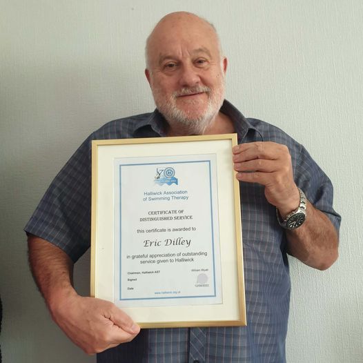 Congratulations to Eric Dilley who has been awarded our certificate of distinguished service! You can read more at halliwick.org.uk/2022/10/05/con…. Thank you, Eric! #halliwick