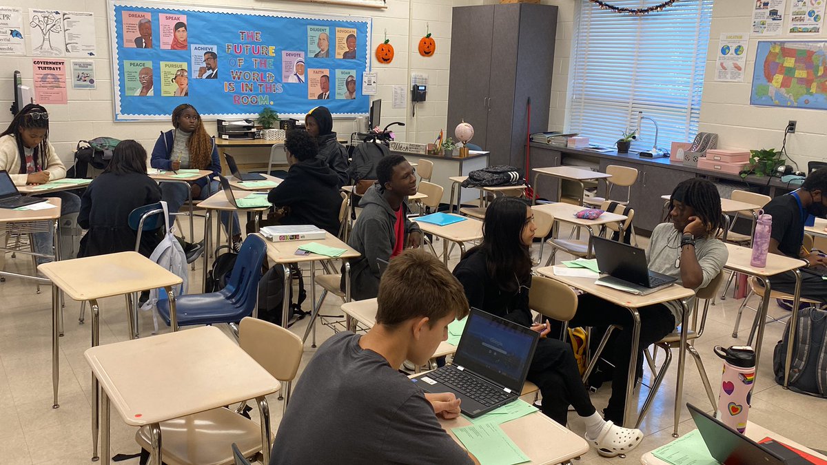 WesternTechLax's tweet photo. Book chats!!!  With assist from @Westerntechlib, students shared their summer/Q1 independent reading in B2 class today.  Guest hallway appearance by a refugee from Math class.  @WesternTech_HS https://t.co/69YrxrWCrb