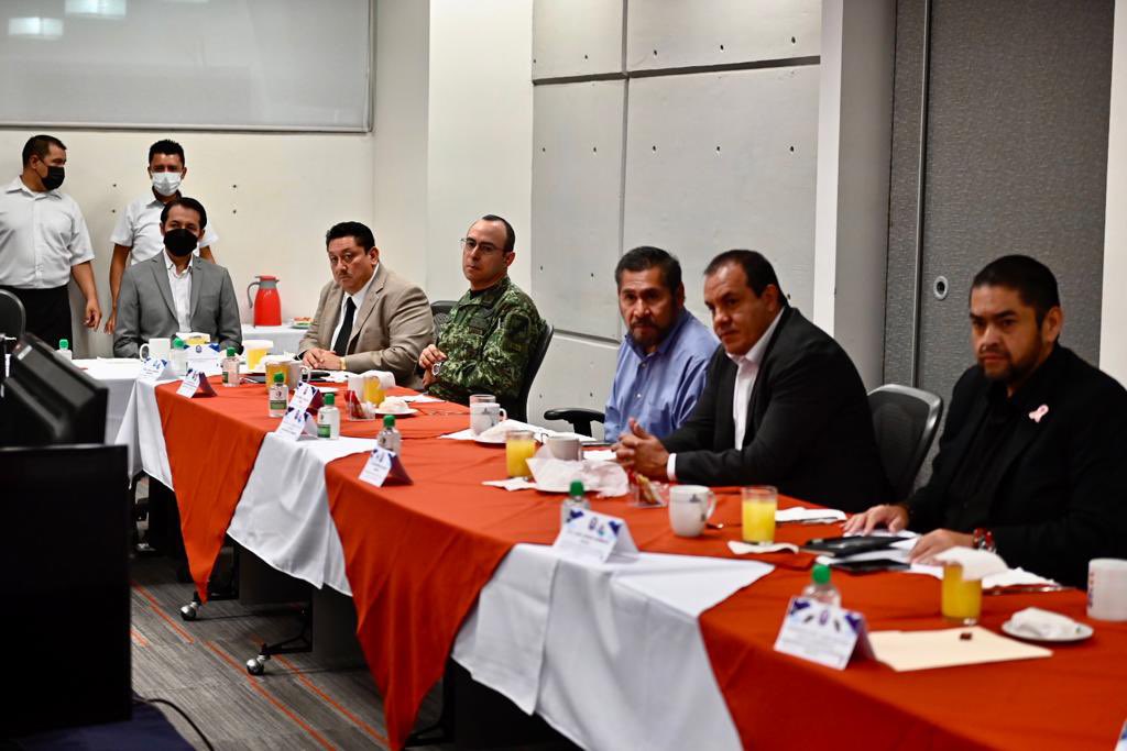 Esta mañana encabezo la reunión de seguridad en el C5, atendiendo en coordinación con autoridades de los tres niveles de gobierno, los lamentables hechos suscitados ayer donde perdiera la vida la diputada Gabriela Marín.