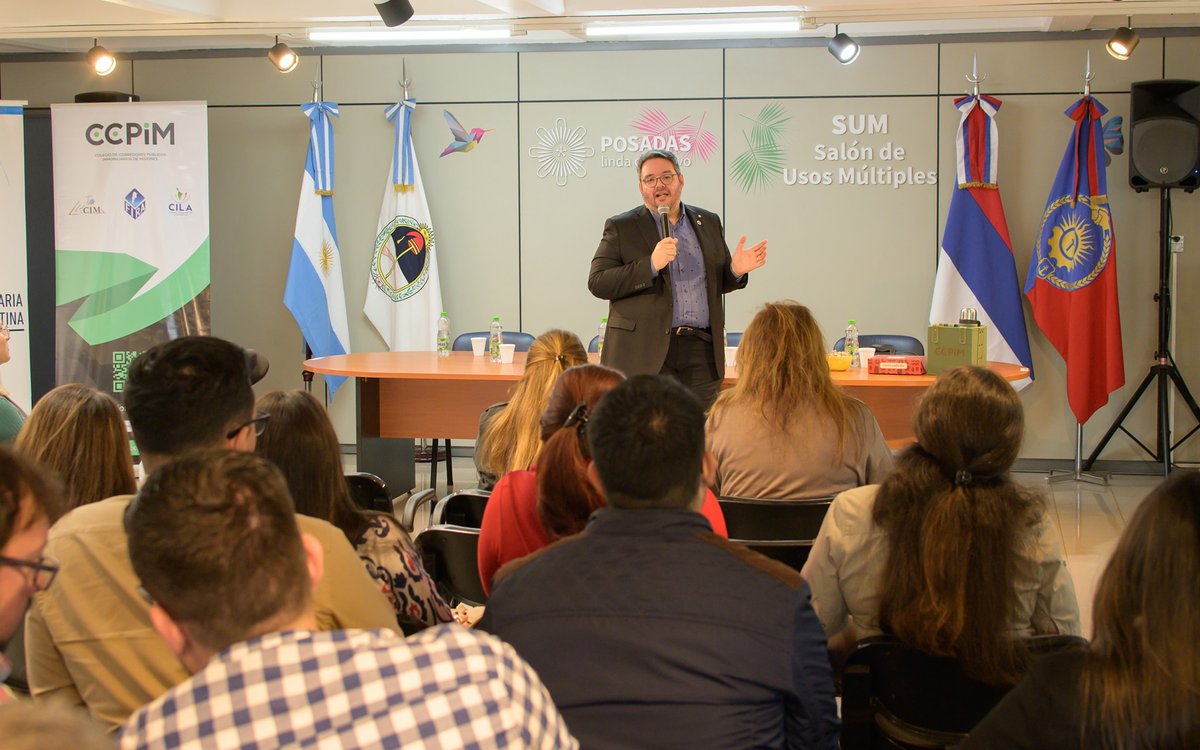 aguilarclaudiok's tweet photo. Junto a la #CIM Cámara de Jóvenes Inmobiliarios y el @ColegiodeCorre2 realizamos un taller s/ Documentación de Alquileres y Fidecomisos. Una actividad enmarcada en el #InvestPosadas con el obj. de generar sinergia con el sector privado para promover el desarrollo económico local. https://t.co/Yr49QWNxQh