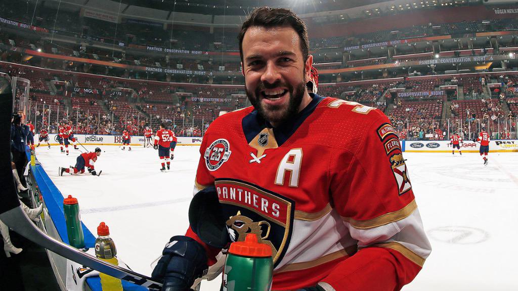 _OffTheHosel's tweet photo. Episode #130 Feat: Keith Yandle

Topics: 
-Boston, Mass
-Juniors 
-NHL 
-Golf Game 
-Stories &amp; Laughs 
-So much more!

Enjoy!!👇🏼

❗️LINK❗️ 

🎧 https://t.co/BbxhgAIvK3

📺 https://t.co/CNLGlxSEBG

Sponsored by: @Bet99 + @LMDistillery  + @TaylorMadeCA  + @CutterandBuck https://t.co/sMZ0xZj971