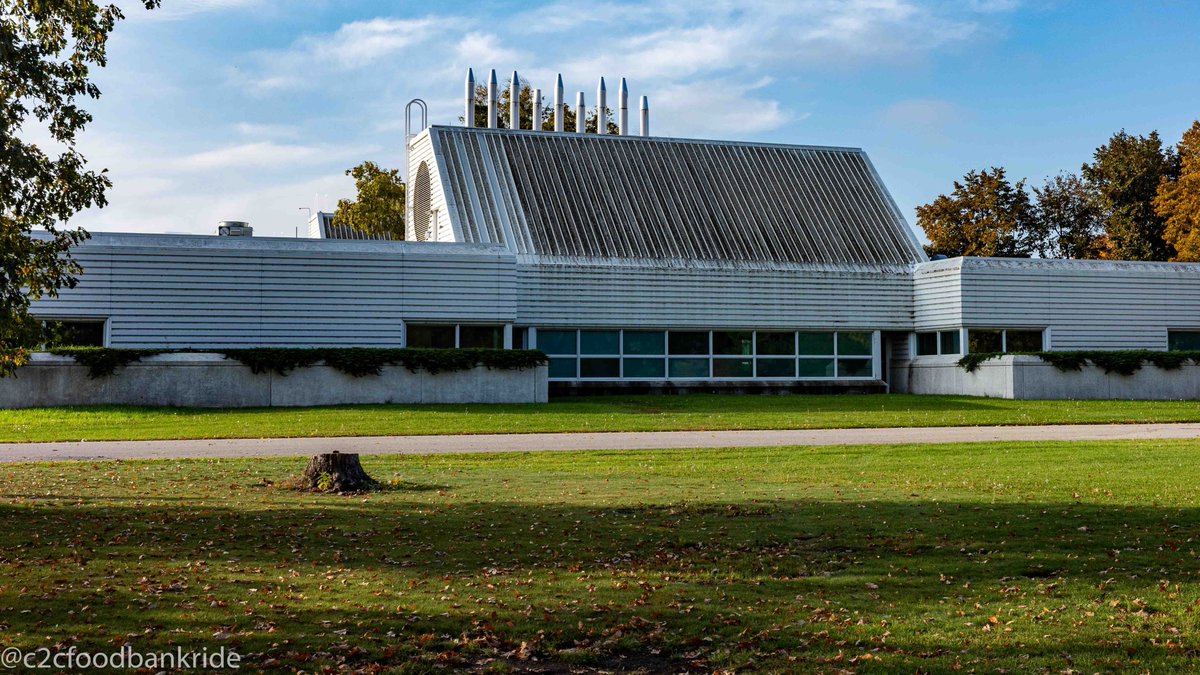 c2cfoodbankride's tweet photo. Our first stop was that the AAFC facility located in Morden MB. Est. in 1915, the Morden RDC conducts research in cereal (wheat, oats and barley), pulse, and oilseed (flax and sunflower) crop pathology; genomics, proteomics and bioinformatics.
#c2cfoodbankride #supportcanadianag https://t.co/CcS7nlx90l