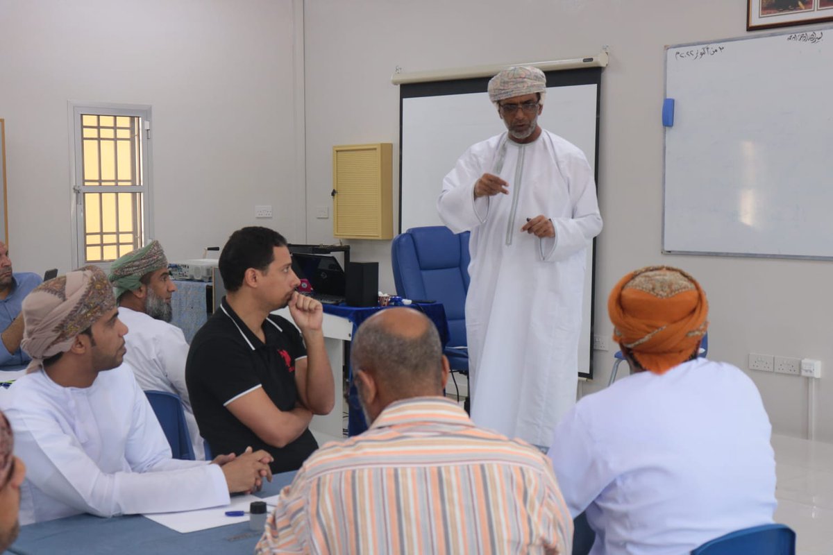 EduGovNBT's tweet photo. بدأت فعاليات البرنامج التدريبي(المفردات الامتحانيةللصفين التاسع والعاشرفي مناهج سلاسل كامبريدج لمادة الرياضيات) على مستوى المحافظةوالذي ينفذ في مدارس خلفان بن جميل، الصفا،خديجة الكبرى،الإبداع،الوارث بن كعب، أم معبدالخزاعية ويستهدف البرنامج135معلم ومعلمة كدفعةثانيةويستمر لمدة3أيام https://t.co/t293Ct4pGc
