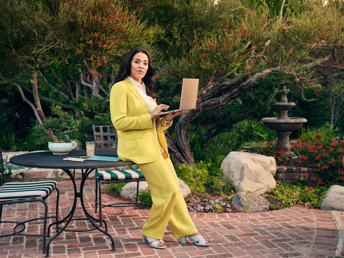 SabrinaGtzOost's tweet image. @Upwork&apos;s new brand campaign emphasizes the new ways of working that have emerged in recent years, boldly declaring the old rules of work are dead—quite literally. 🧟 #ThisIsHowWeWorkNow: spr.ly/6013Me3Bb