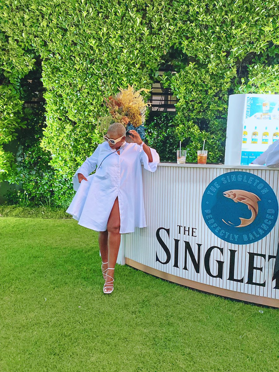KeaMotlokwa's tweet photo. Spent some incredible time with @TheSingletonSA family last night, I really enjoyed the delicious Singleton food and drink pairings + how informative Hamilton was at the Scent Bar. What a night 😍💙 #TheSingleton https://t.co/VmX3bsYn1q