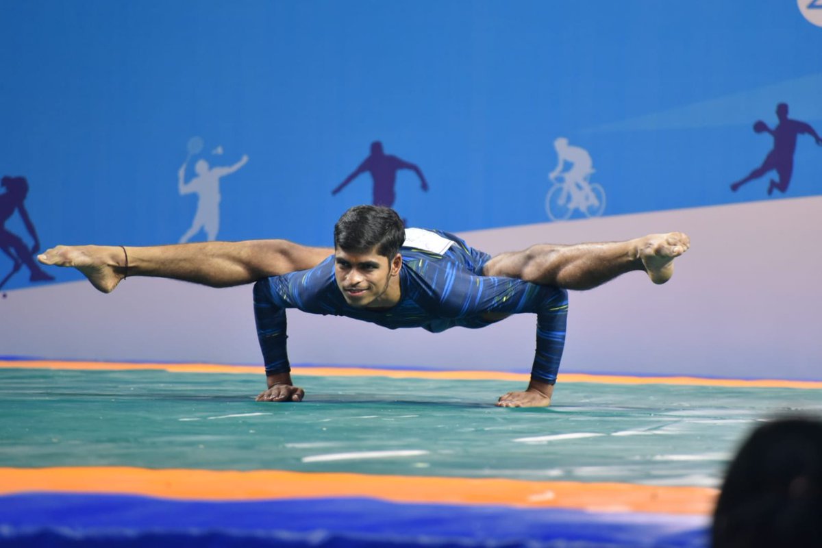 Nat_Games_Goa's tweet photo. Glimpses from Yogasana taking place at TransStadia, Ahmedabad at the #36thNationalGames🧘🏻‍♀️🧘🏼

#36thNationalGames #NationalGames #Yogasana #UnityThroughSports #JudegaIndiaJitegaIndia #NationalGamesGujarat #AaapniGames2022 #GujaratTamariRahJueChe #Yoga #Ahmedabad #NationalGames2022 https://t.co/W1R3HK8T6Y