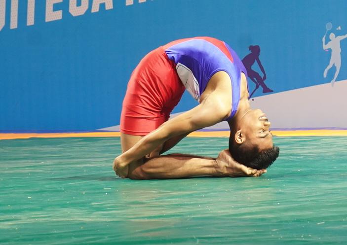 Nat_Games_Goa's tweet photo. Glimpses from Yogasana taking place at TransStadia, Ahmedabad at the #36thNationalGames🧘🏻‍♀️🧘🏼

#36thNationalGames #NationalGames #Yogasana #UnityThroughSports #JudegaIndiaJitegaIndia #NationalGamesGujarat #AaapniGames2022 #GujaratTamariRahJueChe #Yoga #Ahmedabad #NationalGames2022 https://t.co/W1R3HK8T6Y