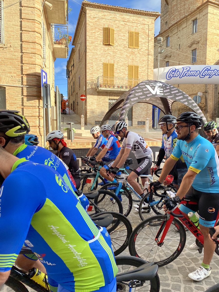 SMarrPhysio's tweet photo. Another weekend of racing coming up! First we will be cheering @EndAcademy on Saturday then I will be racing Sunday! Can’t beat an Italian race 🥰⛰🥳 https://t.co/RMWZEHvlA6