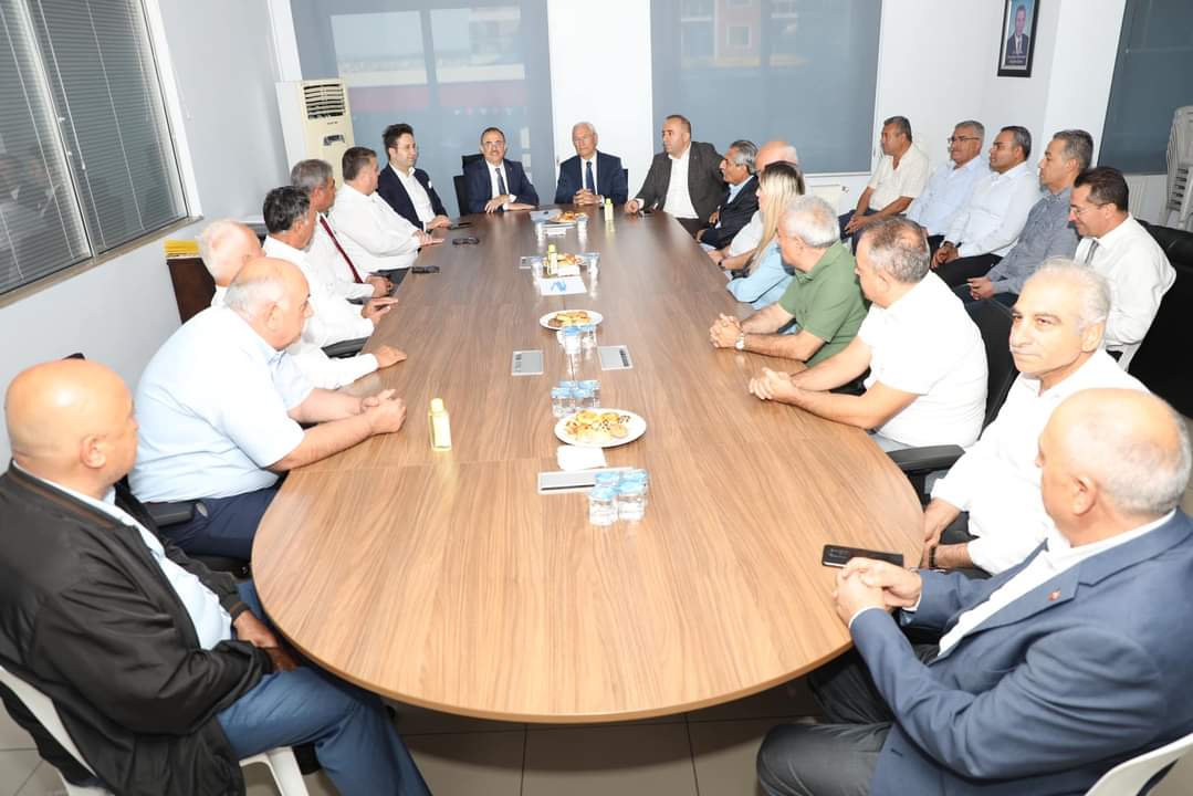 AK Parti İzmir İl Başkanımız Sn.@KSurekli 'nin İzmir Şoförler ve Otomobilciler Odası Başkanı Celil Anık ve yönetim kurulu üyelerini ziyaretine ilçe Başkanımız Sn İrfan Doğruca ile birlikte katıldık. #Hedef2023 #DurmakYokYolaDevam #KarabağlarİçinİnandığınYoldaYürü