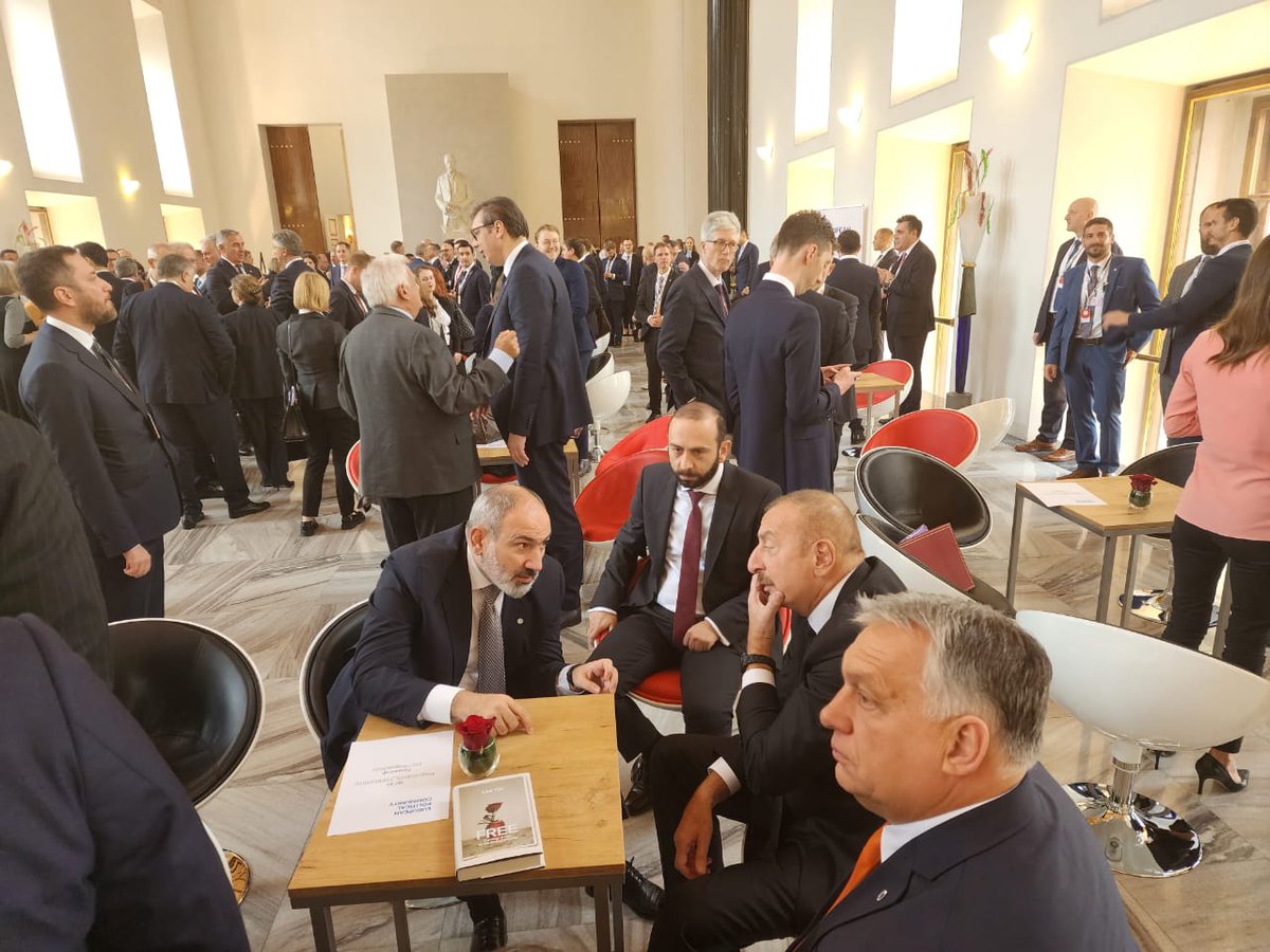 reportnewsaz's tweet photo. Əliyev, Ərdoğan və Paşinyan Praqada birgə müzakirə aparıblar - FOTO
#ReportNewsAz
#Azerbaijan
#Praqa
https://t.co/OkRutYgXbn https://t.co/tGVN2WpxsD