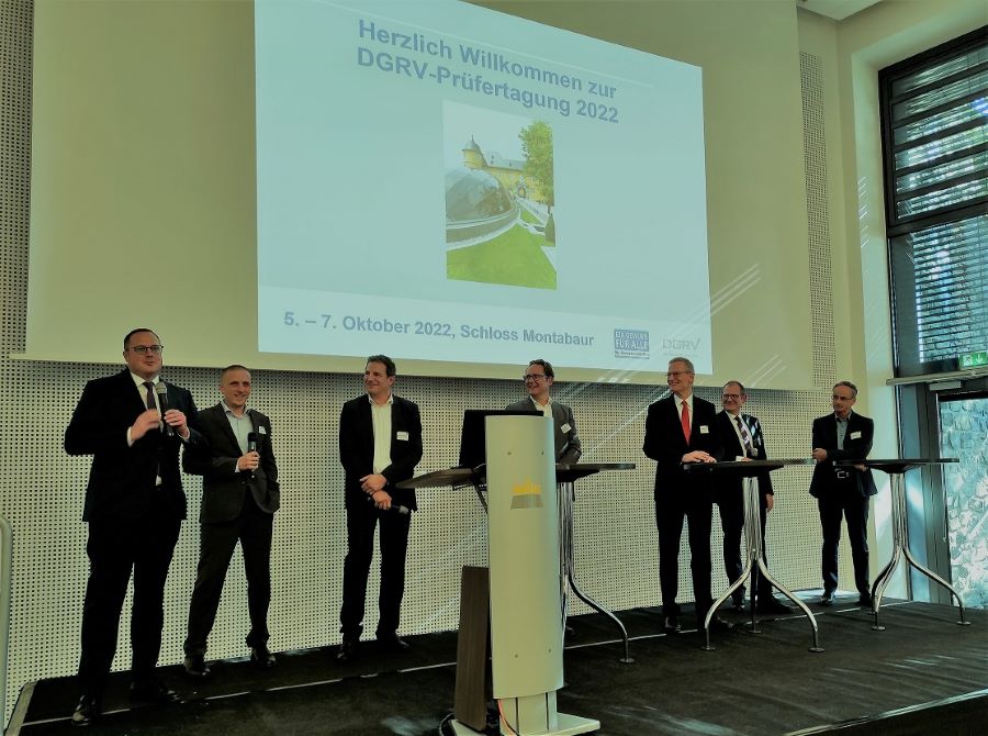 _Genossenschaft's tweet photo. Hier ein paar Eindrücke der #DGRV-Prüfertagung 2022! Über 100 Expert:innen aus dem #genossenschaft|lichen Verbund diskutieren aktuell die relevantesten Fragen der #Wirtschaftsprüfung zu Themen wie Cybersicherheit, Digitalisierung oder Nachhaltigkeit ➡https://t.co/Er33b94CWe https://t.co/DHMcbIJgrV