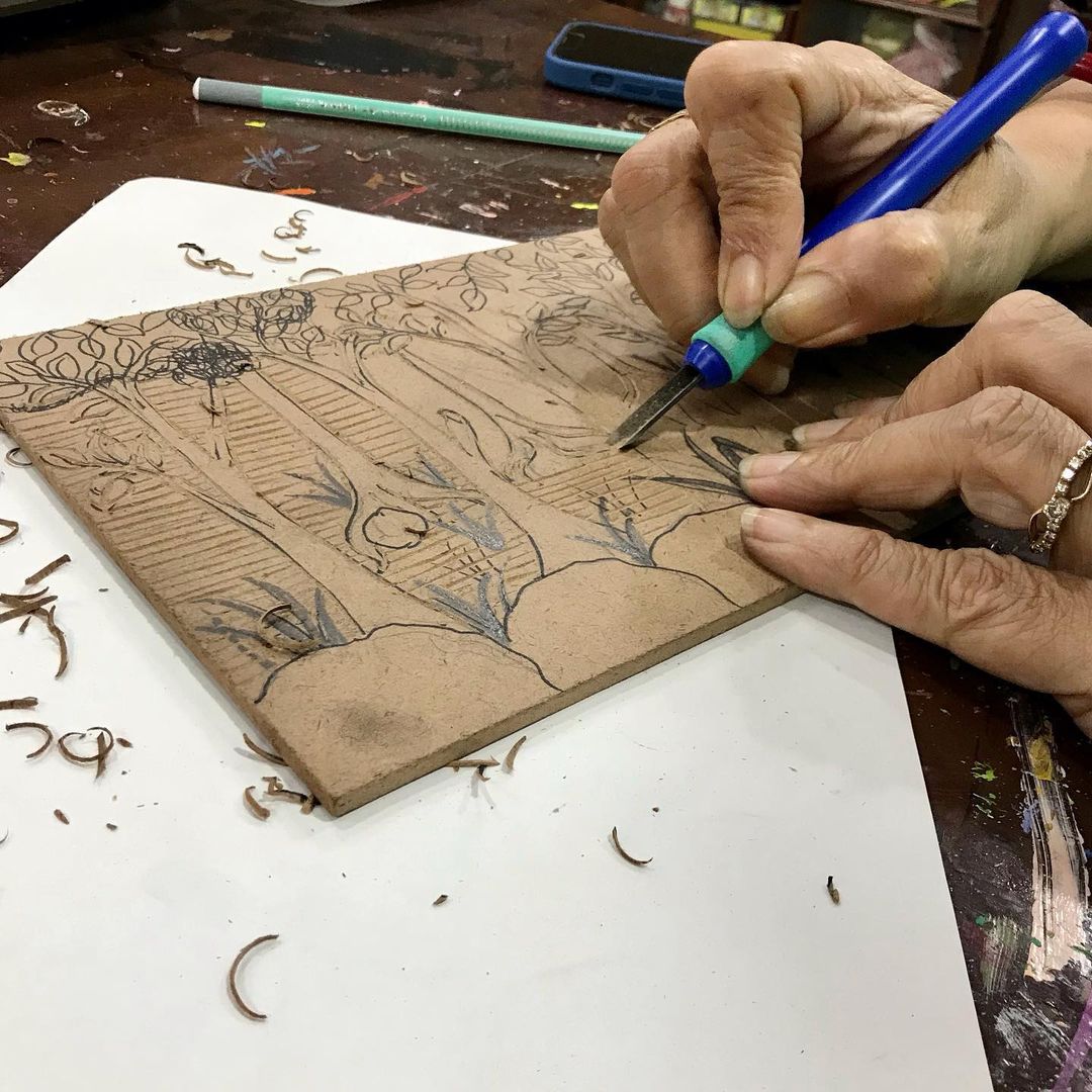 culturechauraha's tweet photo. Woodcut workshop day 1
Orientation with different tools, material & images of woodcut prints
An amazing vibe at Culture Chauraha Studio with woodcut supplies on us
#printmaking #woodcut #reliefprintmaking #indianprint #monochrome #printmakingart #artworkshop #drawtarun #uniqueart https://t.co/Ie6uoEoGNi