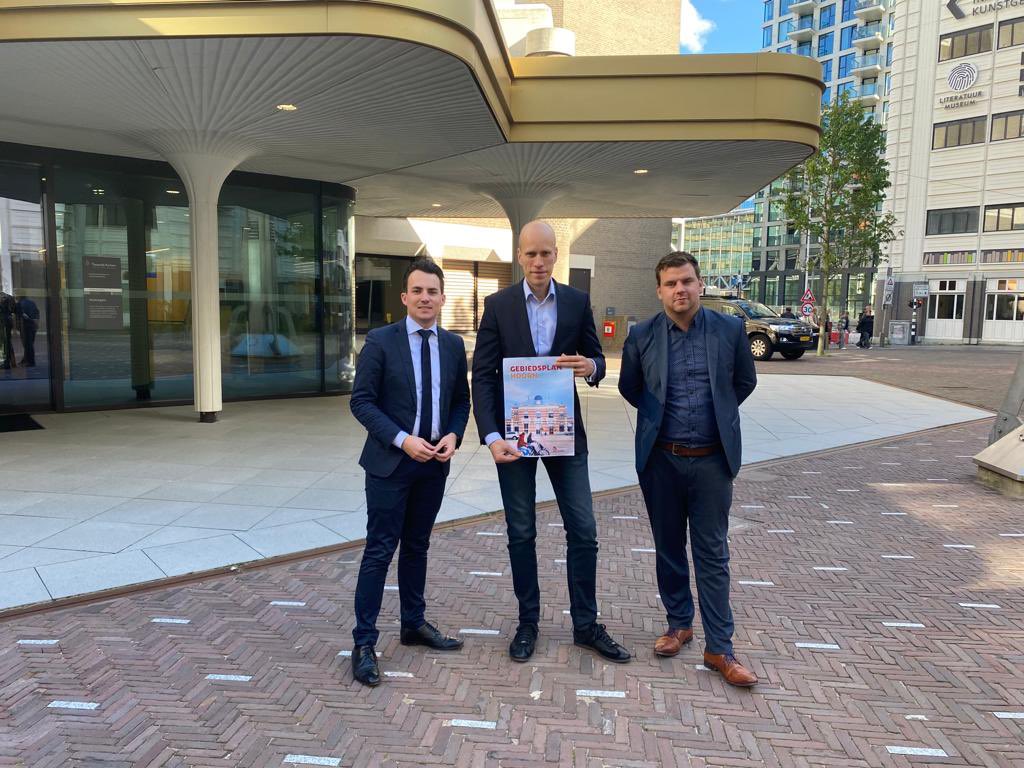 danielkoerhuis's tweet image. We zetten in op de bereikbaarheid van heel NL. We hebben 7,5 mld beschikbaar gesteld voor nieuwe infrastructuur voor nieuwe woonwijken. Goed om raadsleden @DrosteRob en @MitchelSluis te spreken over de woningbouwlocatie Poort van Hoorn en bijbehorende toegangswegen.