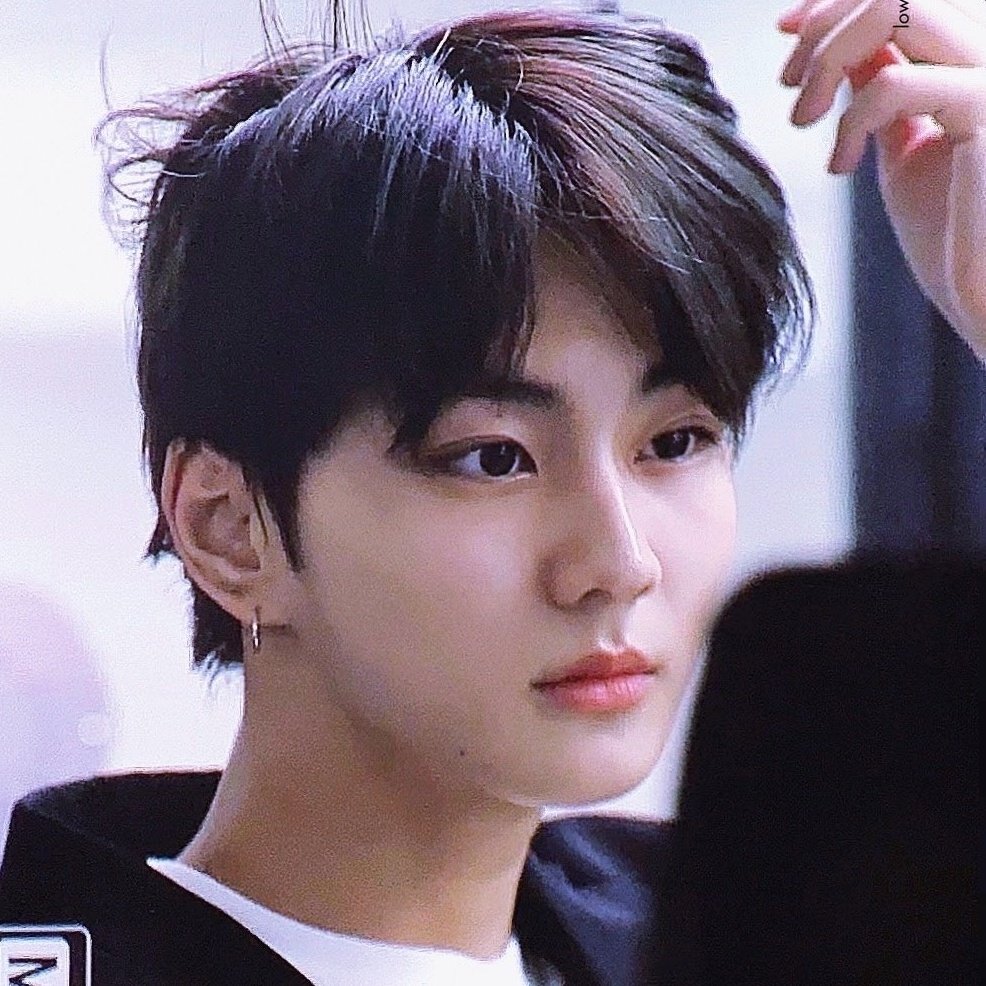 yjwprnts's tweet photo. the messy hair ㅜㅜ https://t.co/whJVxVhLBF