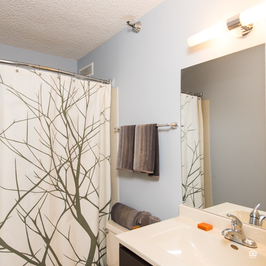We strive to optimize your Chicago living experience with our convenient location and desirable features. Learn more: presidentialtowersapts.com