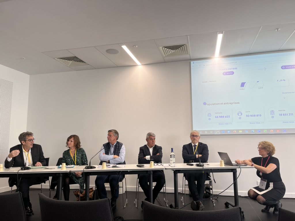 Nmoreau44's tweet photo. Jean Basserres DG @poleemploi_NA @pole_emploi présent à la convention nationale intercomunalite. Insertion, attractivité, tension de recrutement à l’ordre du jour. Pôle emploi et les interco ont des intérêts communs dans un objectif de plein emploi. https://t.co/F6uoDNMvOU