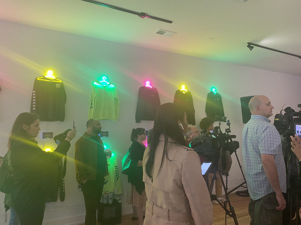 KathyDebrosse's tweet photo. So happy that we’re a week away from BLINK! Check out the new pop-up store on Vine St. and our guided tours for a $10 donation! @BLINKcincy @ArtsWave @ https://t.co/F0JbMdYRT0