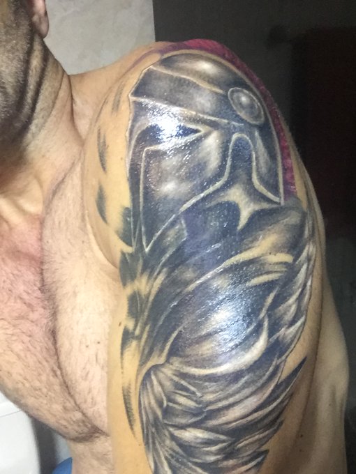 galera,  essa  é  minha tatuagem  nova.  abs! https://t.co/M2JAl0wL3P