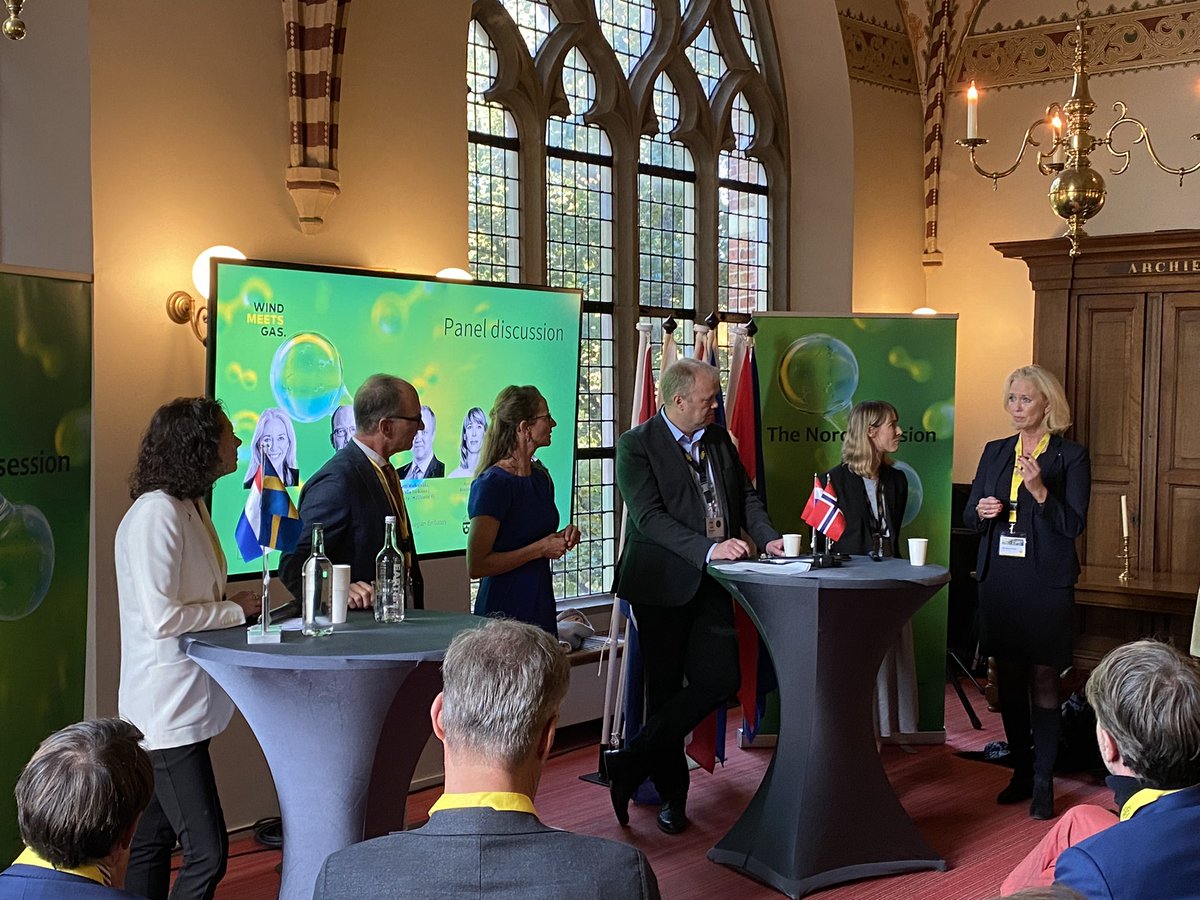 NorwayTheHague's tweet photo. -Business, academia, local & national government need to work closely together in order to create a hydrogen value chain.
Nordic & Dutch Hydrogen Experts sharing best practices at #WindMeetsGas on how hydrogen can green heavy industry & transportation https://t.co/Z5gQDsKSth