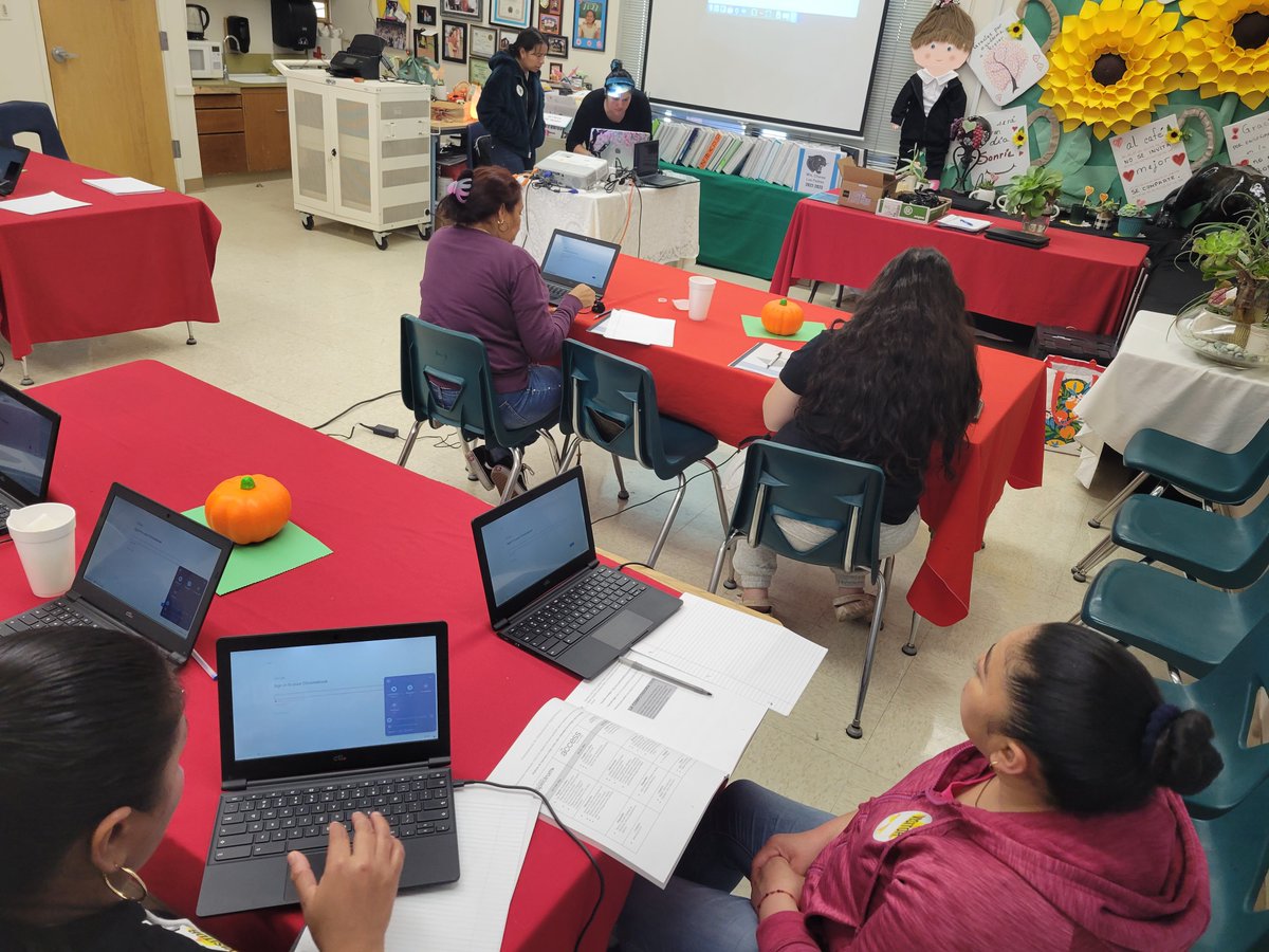 SCESD parents receive a free computer and digital literacy training through Loaves Fishes and Computers (LFC) a local non-profit agency. @salinascityesd