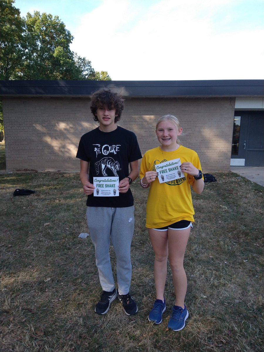 SMSXC1's tweet photo. Congratulations to our runners of the meet Alec (4th PR!!) and Ailey (PR and qualified FOR NATIONALS!) 
Kudos to our top ten finishers Vanessa (5th), Alec (3rd), Ailey (4th) and Annabelle (1st). @FR_Athletics @FRSimpsonSports @Nutritionhub https://t.co/vTf7PHiZmG