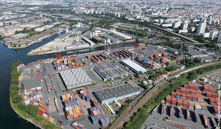 __Apur__'s tweet photo. [#ALire] L'Apur a recensé et catégorisé les sites immobiliers dédiés à la logistique : 
✔  état des lieux précis à l’échelle de la Métropole du #GrandParis 
✔ 4,5 millions de m² existants
Pour en savoir + sur l'immobilier logistique ⬇
https://t.co/bZxcGjREXU
#Apur #logistique https://t.co/7d9JbT4tZF