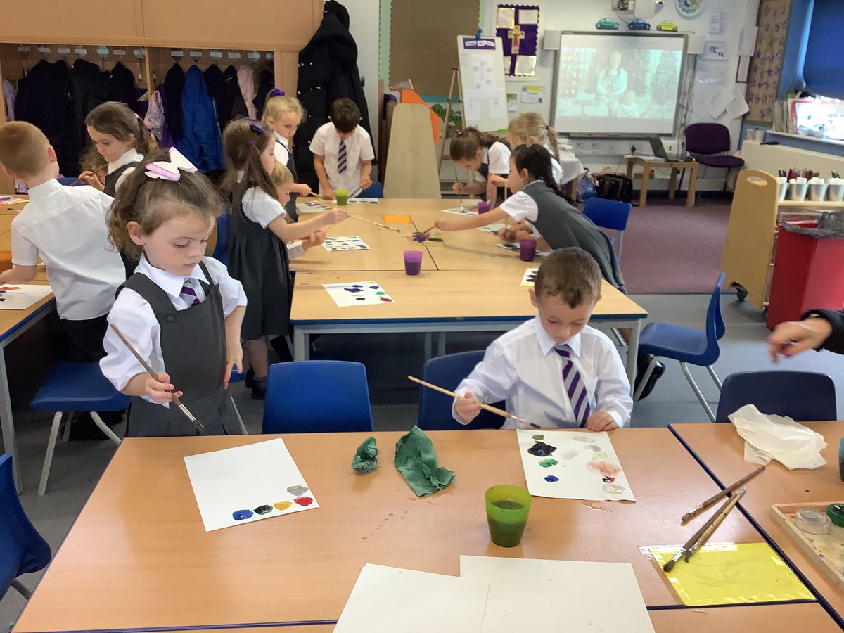 SPBYear1's tweet photo. We have been exploring hot and cold colours in Art. Look at the amazing shades we have made. 🎨 #spbart #art #fun https://t.co/VDzoDfq0OW