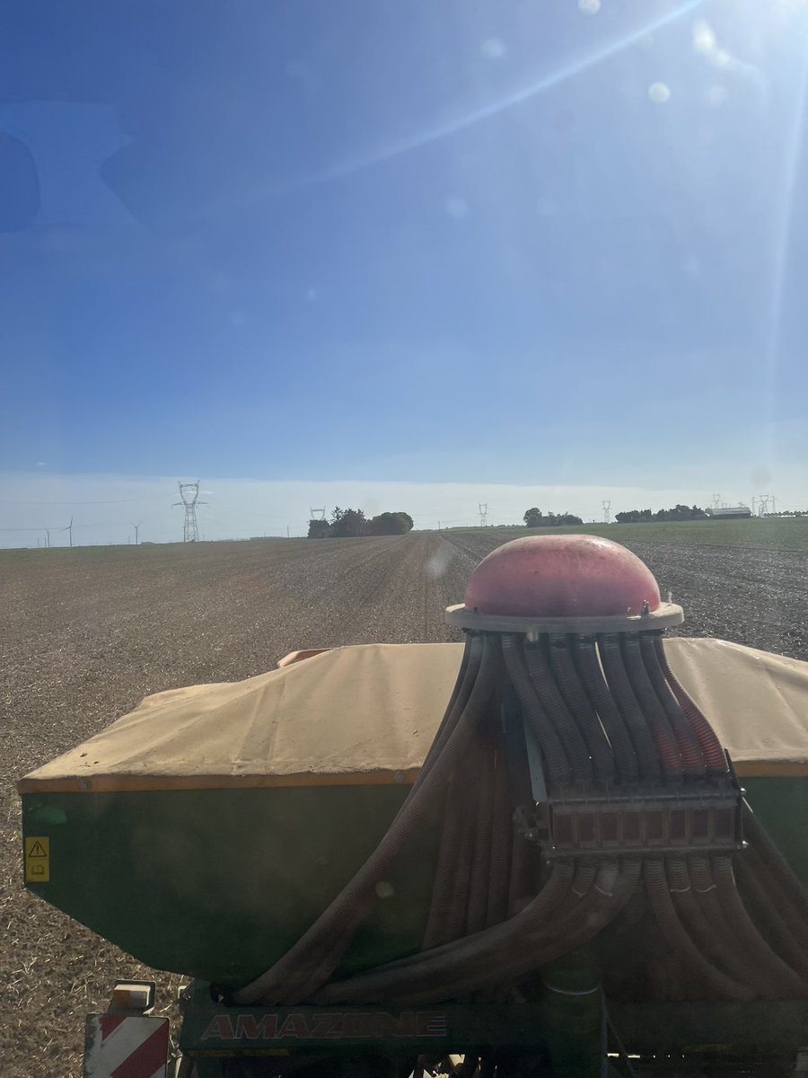 rabiervictor's tweet photo. Aujourd’hui, début de la campagne 22-23: semis des #CIVEs d’orge d’hiver. Ensilage prévu en Mai 2023. #gazlocal #ceuxquifontlegaz @GRDF @AAMF_Agris https://t.co/CyHYsf24oN