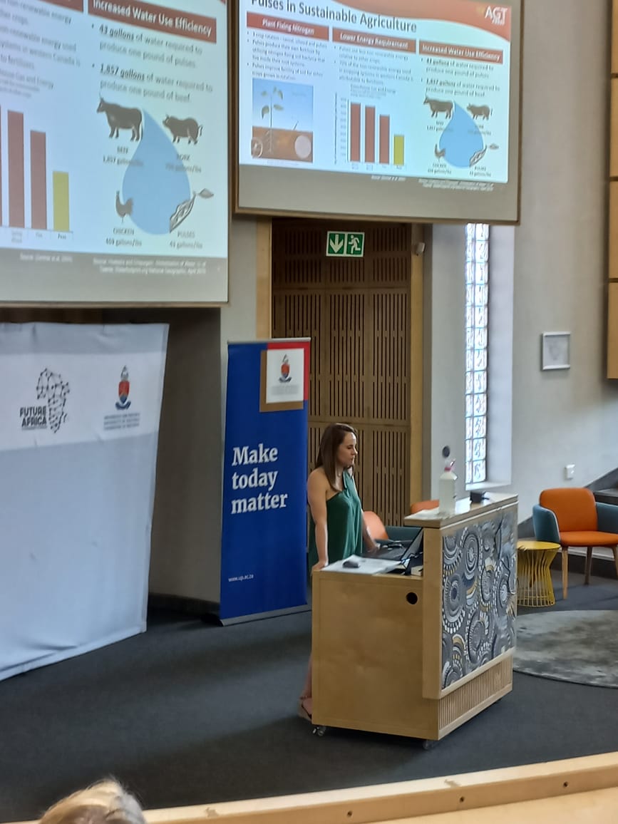SAAFoSTofficial's tweet photo. Our speakers continued to share their expertise. Chantel Eagar presented an insightful topic about Vegetable and Pulse Protein followed by Izelri Marx who presented FMCG extruded products. #saafostexpertworkshop #saafostconnect #extrusiontechnology #foodies https://t.co/haKiNJzr7Q