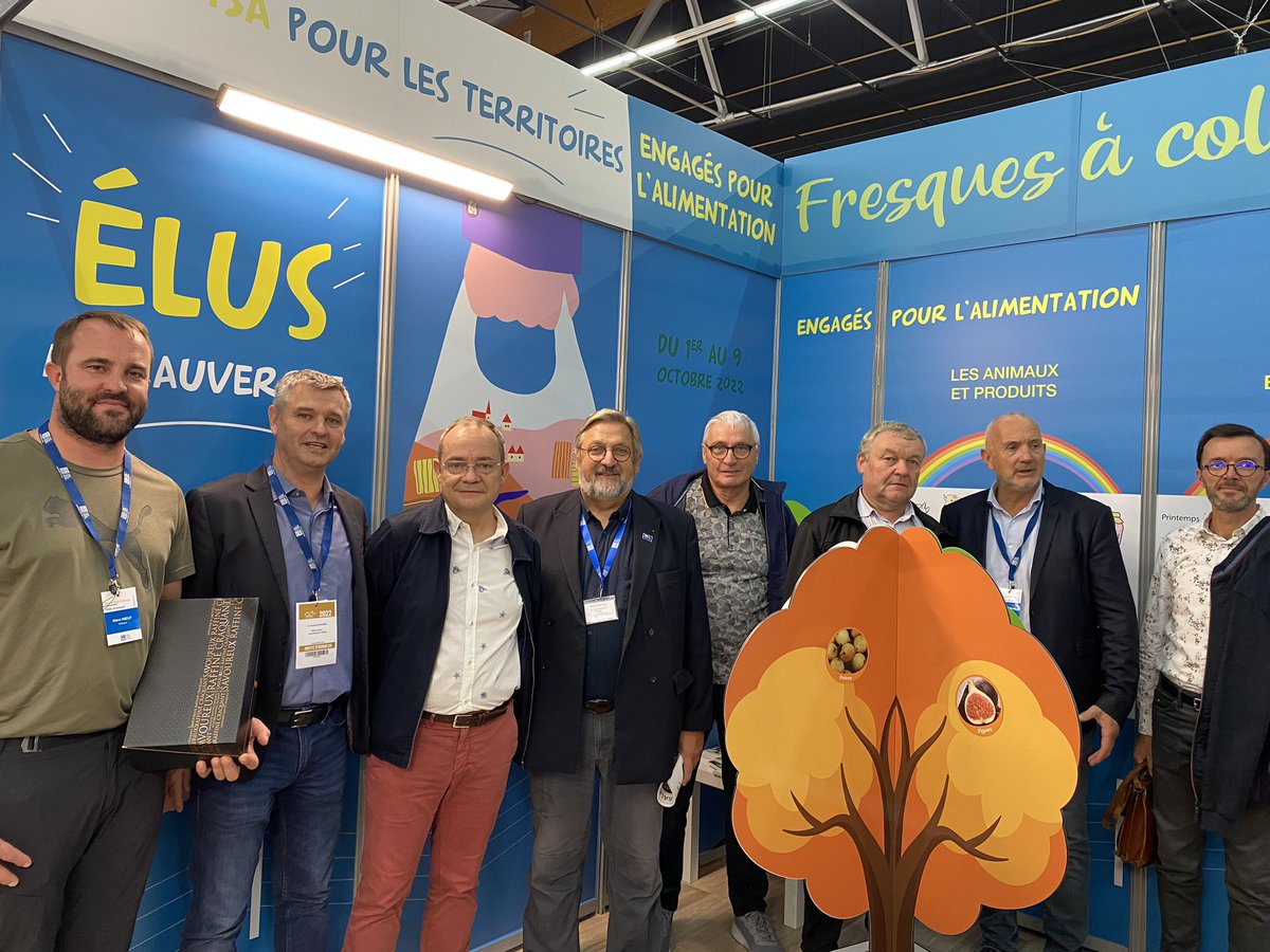 msaAuvergne's tweet photo. Rencontre et partage au @SommetElevage avec les élus #Ccmsa @MsaLimousin @MSA_MPS @msaAuvergne en présence de Thierry MANTEN, 1er Vice-président CCMSA. https://t.co/jq0KUFvJoD