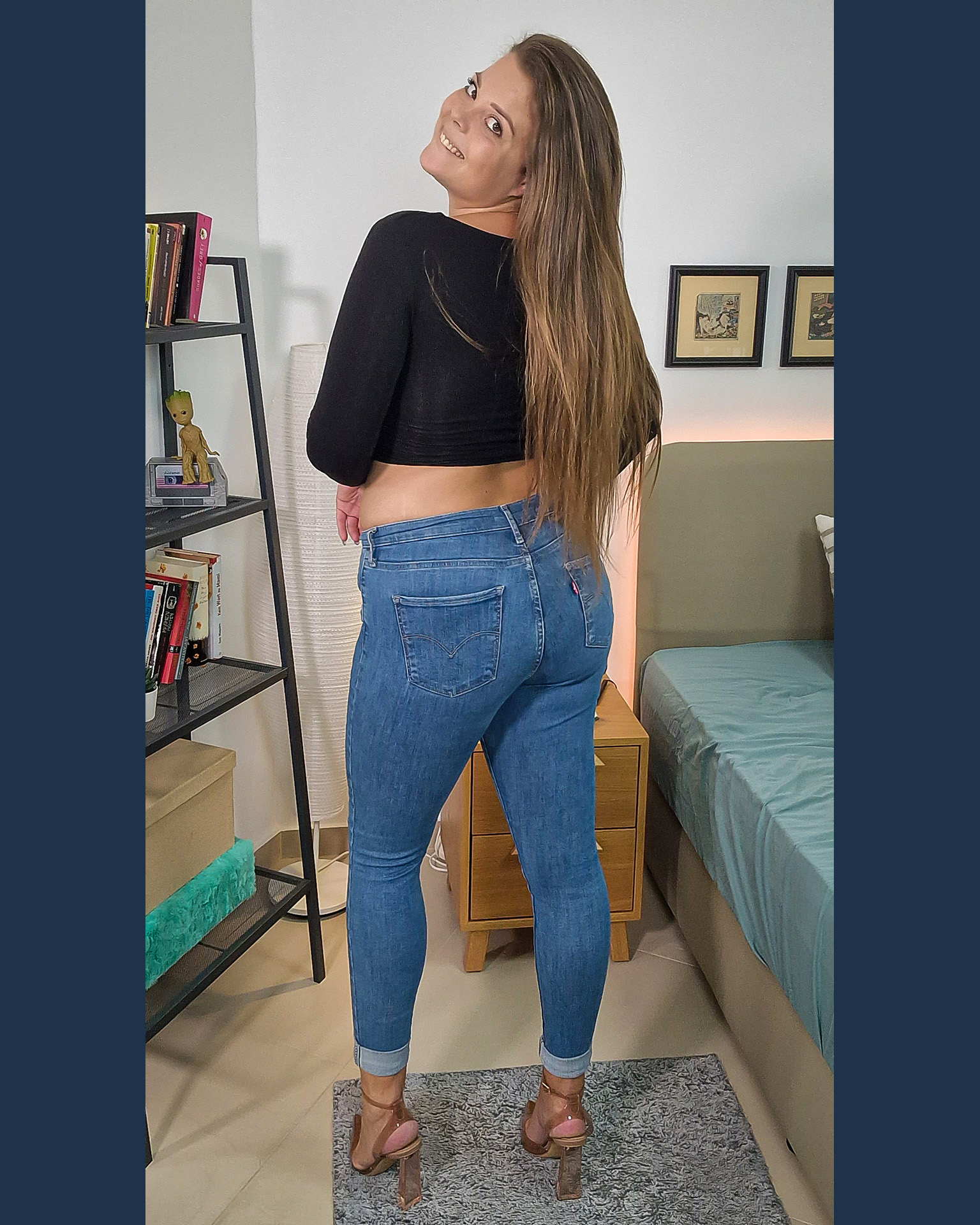 TW Pornstars - 3 foto. Lea Lovebird. Twitter. Wie gefällt euch meine neue  Jeans?. 1:23 PM - 6 Oct 2022