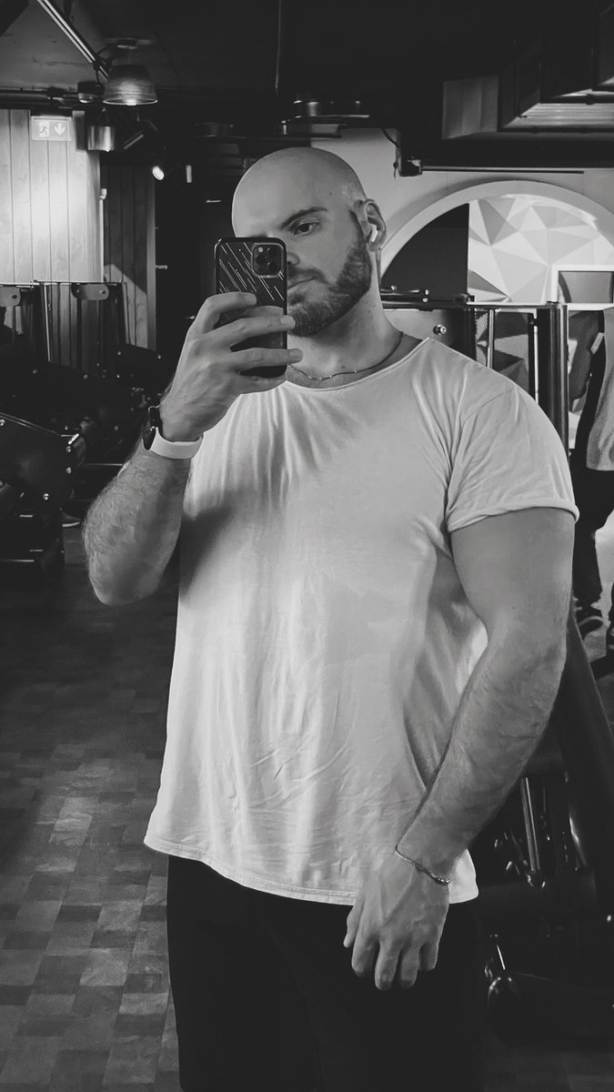 maccili's tweet photo. Strano posto questo 🏋🏻 https://t.co/YJXl2w1caY