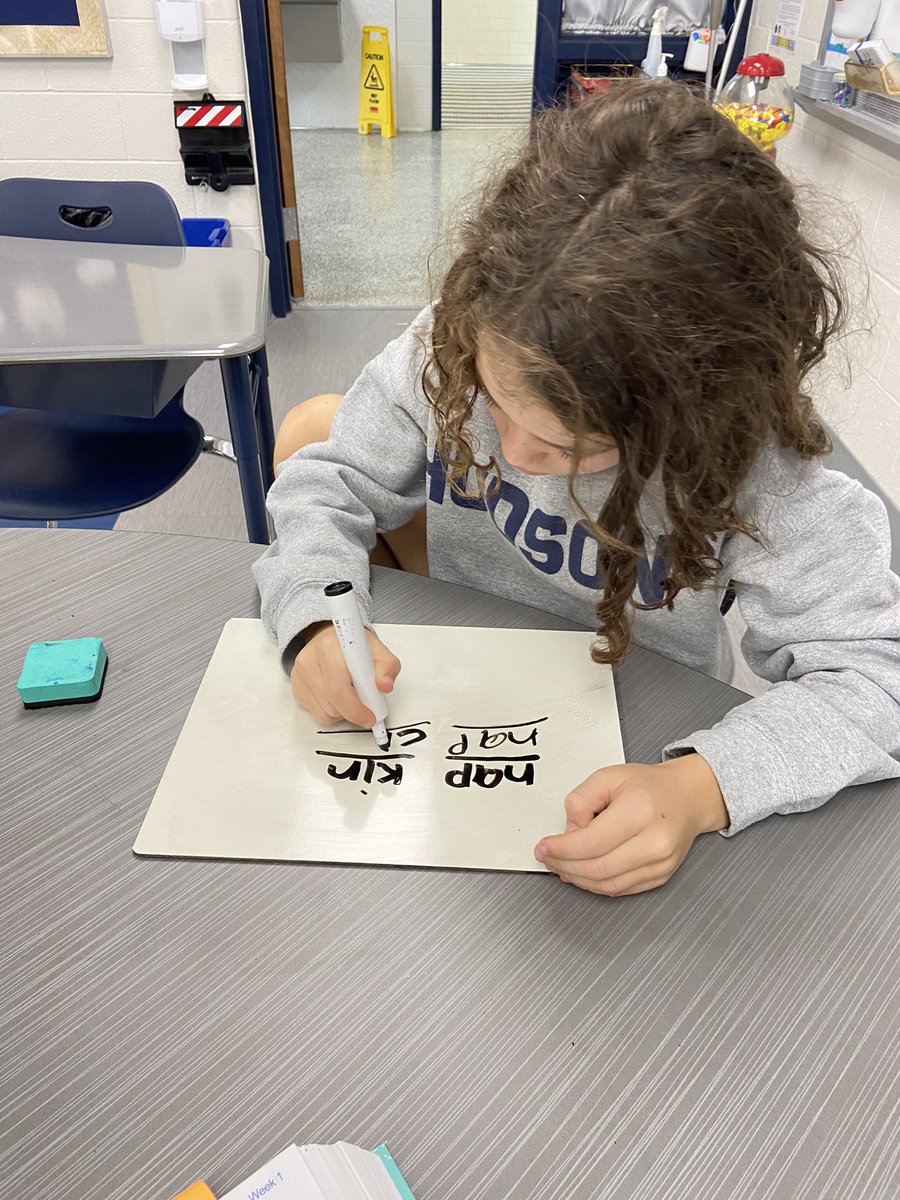 MrsMarshallB22's tweet photo. Check out this spectacular speller using strategies as we spell two syllable words! #ewpride https://t.co/2Bb8UkYlYN