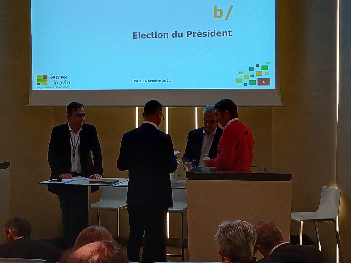 1/3
Le conseil d'administration de Terres Inovia vient de réélire <a href="/GillesRobillar3/">Gilles Robillard</a>, président de l'institut, pour une durée de 3 ans.